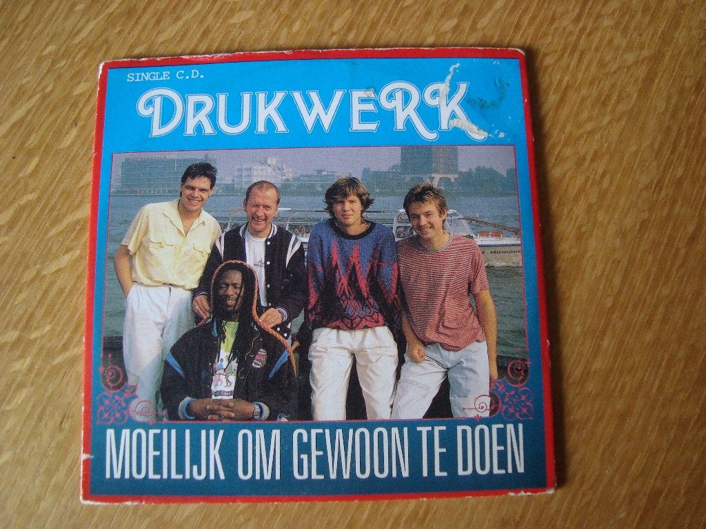 Drukwerk - moeilijk om gewoon te doen, Ophalen of Verzenden, Zo goed als nieuw, Nederlandstalig