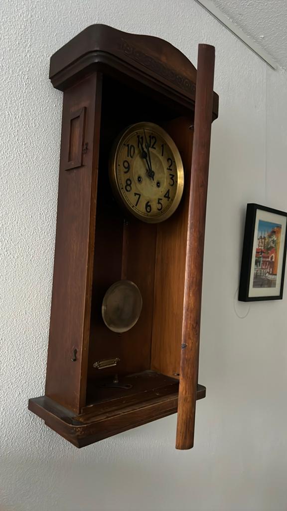 Mooie antieke klok, Ophalen