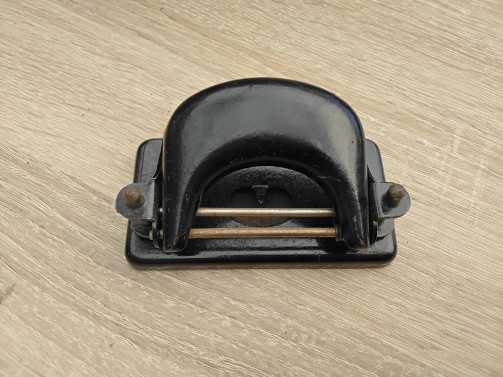 Oude perforator zwart antiek, Antiek en Kunst, Ophalen