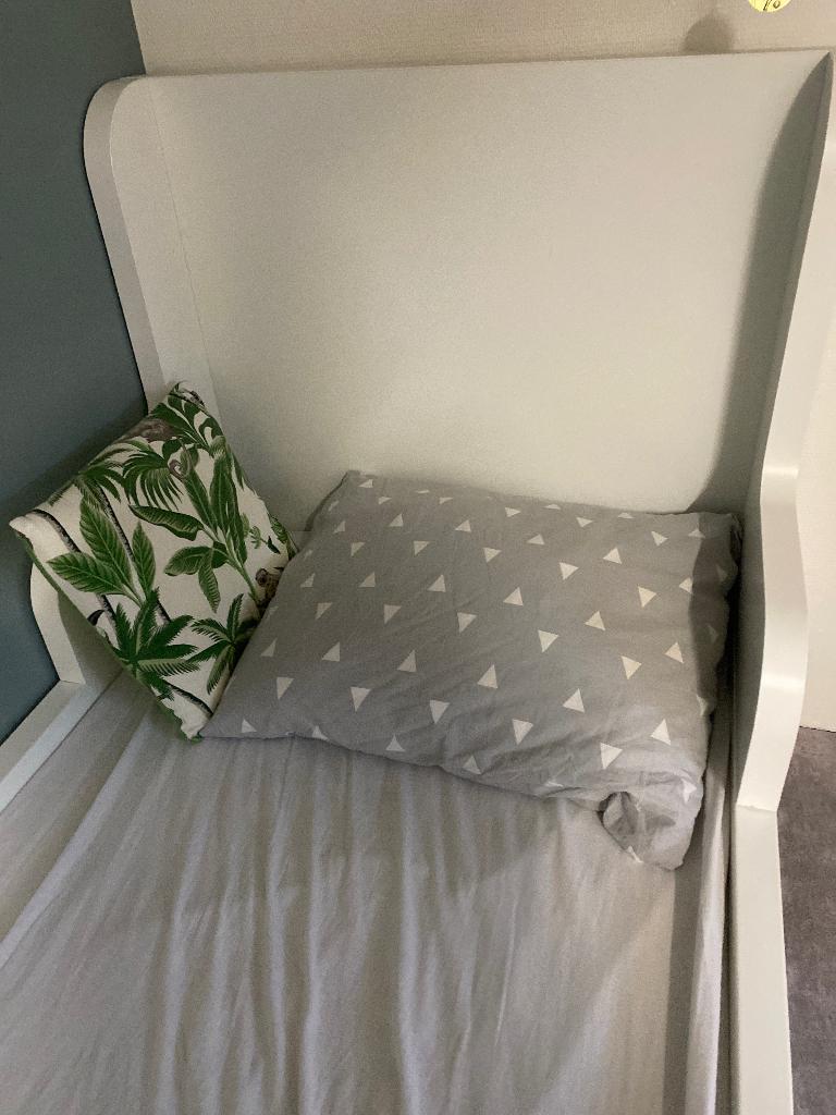 Juniorbed, Kinderen en Baby's, Kinderkamer | Bedden, Ophalen, 85 tot 100 cm, Gebruikt, 140 tot 160 cm