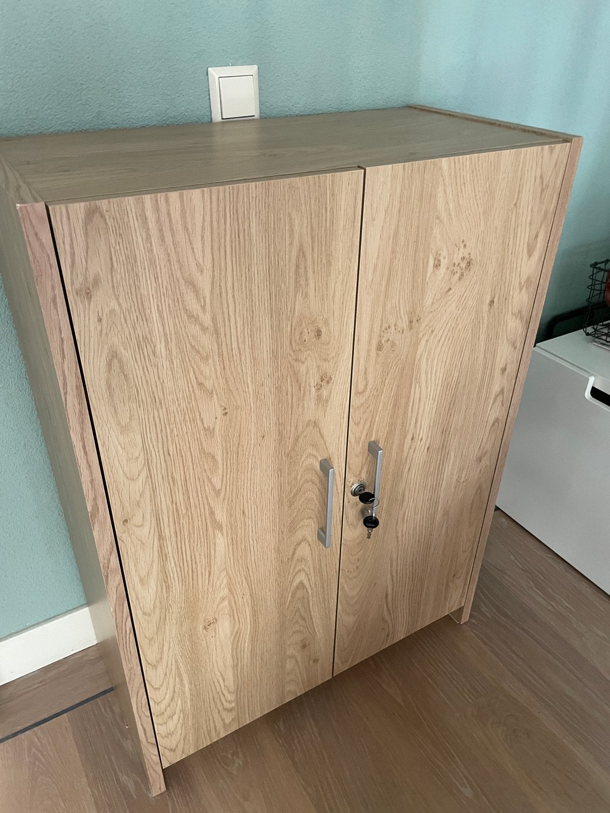 Houten kast met slot - 100x72x35,5 cm, Ophalen, Zo goed als nieuw
