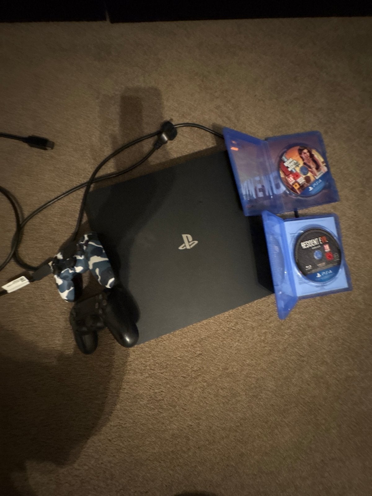 PS4 Pro met 2 controllers en 2 games, Ophalen, Met 2 controllers, Pro, Gebruikt