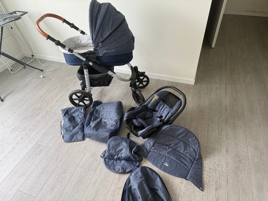 kinderwagen, Kinderen en Baby's, Kinderwagens en Combinaties, Ophalen of Verzenden, Zo goed als nieuw, Combiwagen, Overige merken