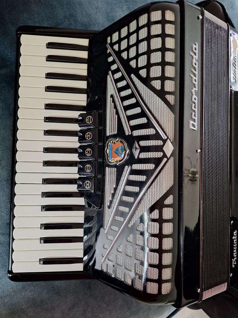 Accordiola traviata, Muziek en Instrumenten, Accordeons, Gebruikt, 80-bas, Accordiola, Toetsaccordeon