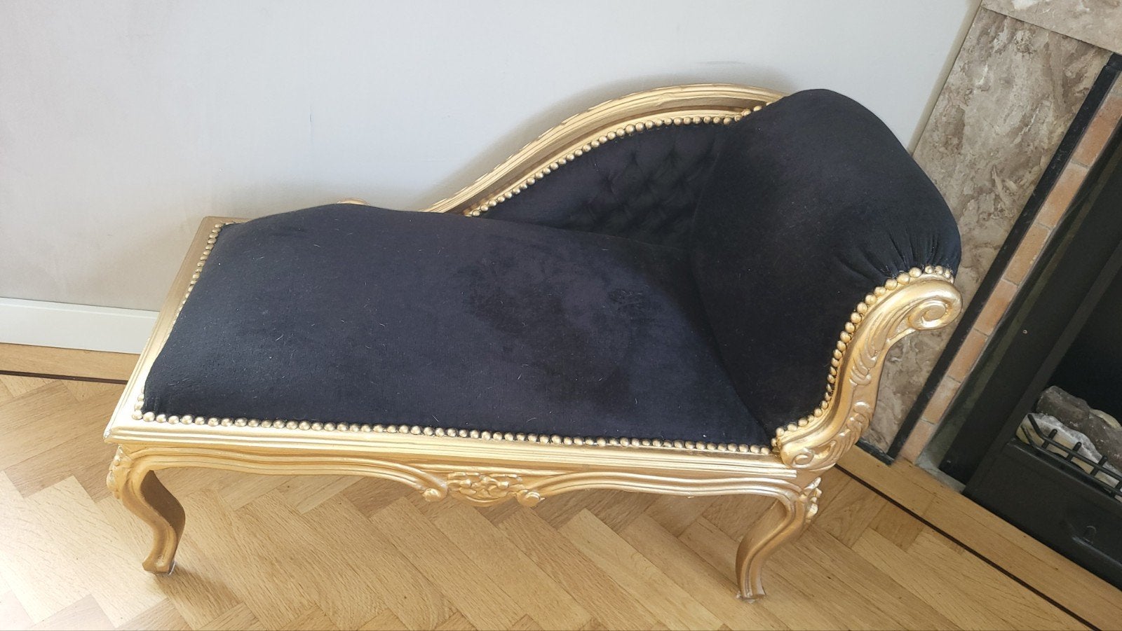Mini sofa / chaise longue in zwart en goud, Huis en Inrichting, Ophalen, Hout, 100 tot 125 cm, Zo goed als nieuw