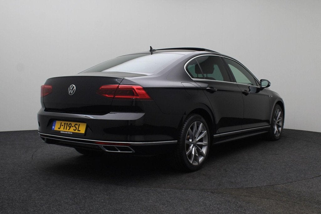Volkswagen Passat 2.0 TSI R-Line Business + 2020 | Navigatie, Stof, 1984 cc, Zwart, Origineel Nederlands