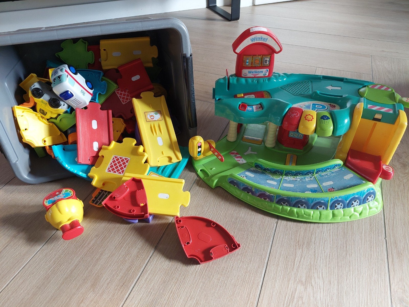 VTech Toet Toet Auto's: Garage, banen en diverse auto's, Ophalen of Verzenden, Gebruikt