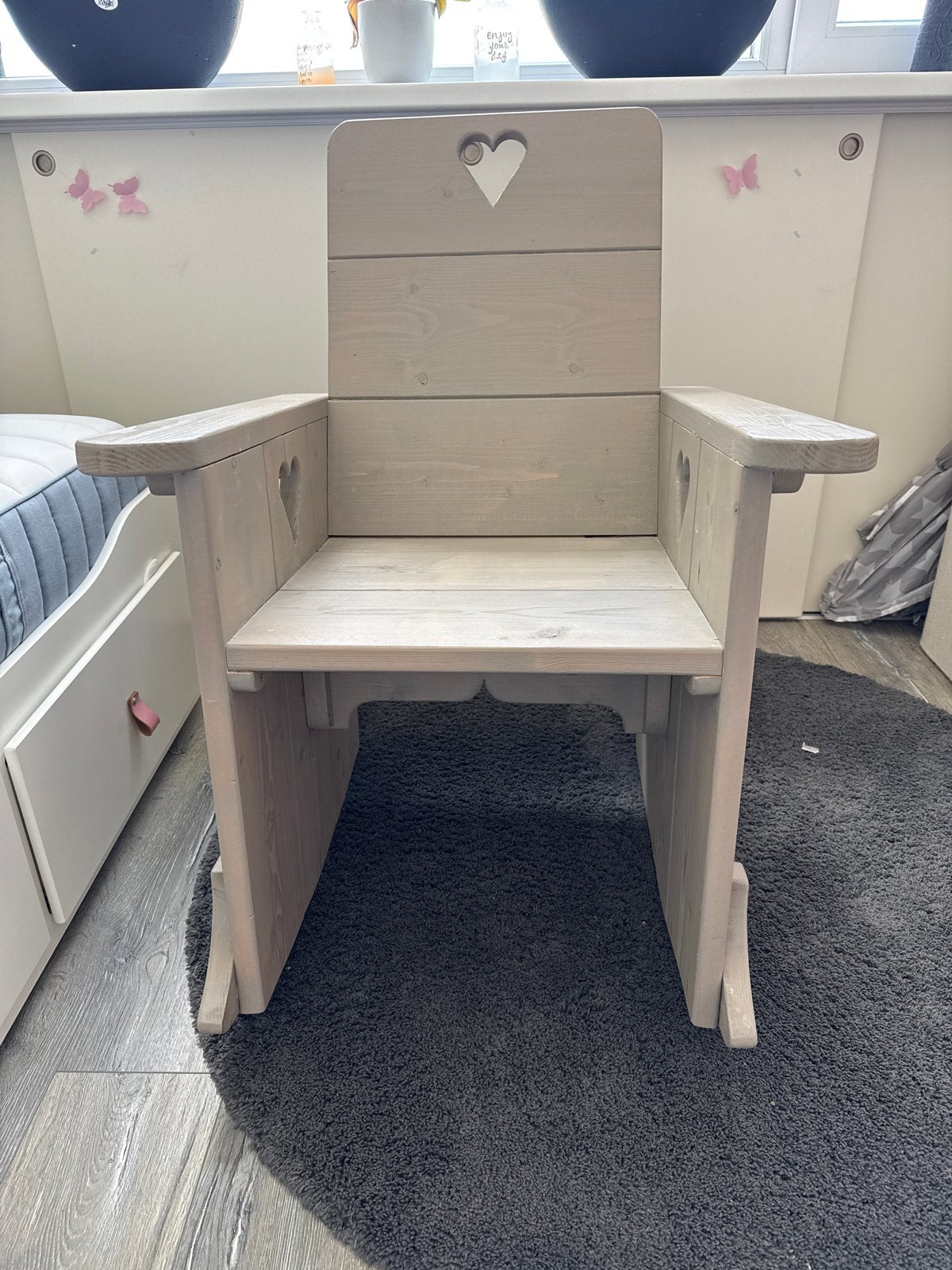 Handgemaakte houten schommelstoel - Grijs, Huis en Inrichting, Stoelen, Ophalen, Zo goed als nieuw, Hout, Eén