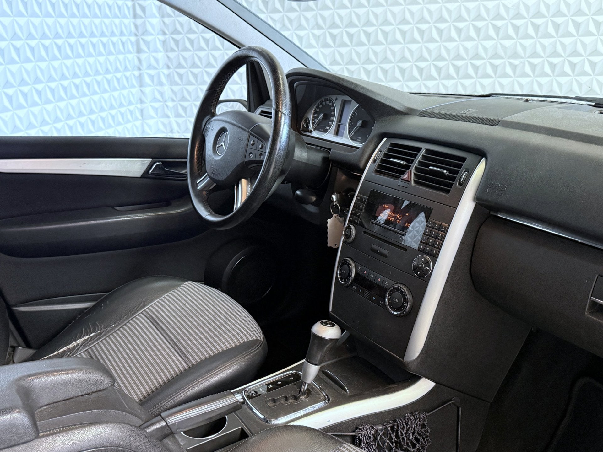 Mercedes-Benz B-klasse 170 AUTOMAAT / 217.000km (2006), Gebruikt, 4 cilinders, 116 pk, Zwart