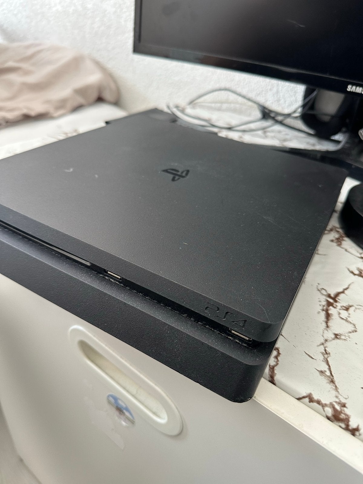 PlayStation 4 Slim met 1TB opslag en 8 games, Met 2 controllers, Ophalen of Verzenden, 1 TB, Slim