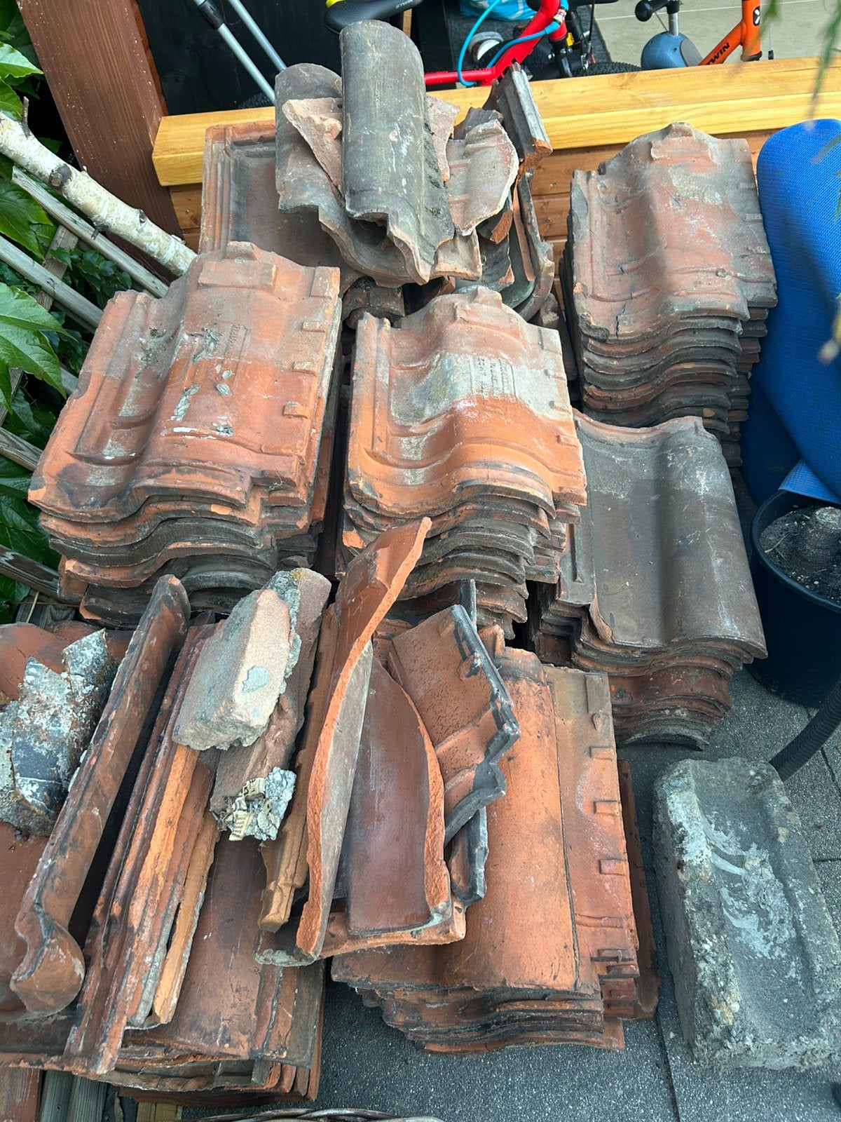 oude dakpannen. Gratis, Ophalen, Steen of Klei, Zo goed als nieuw, 15 m² of meer
