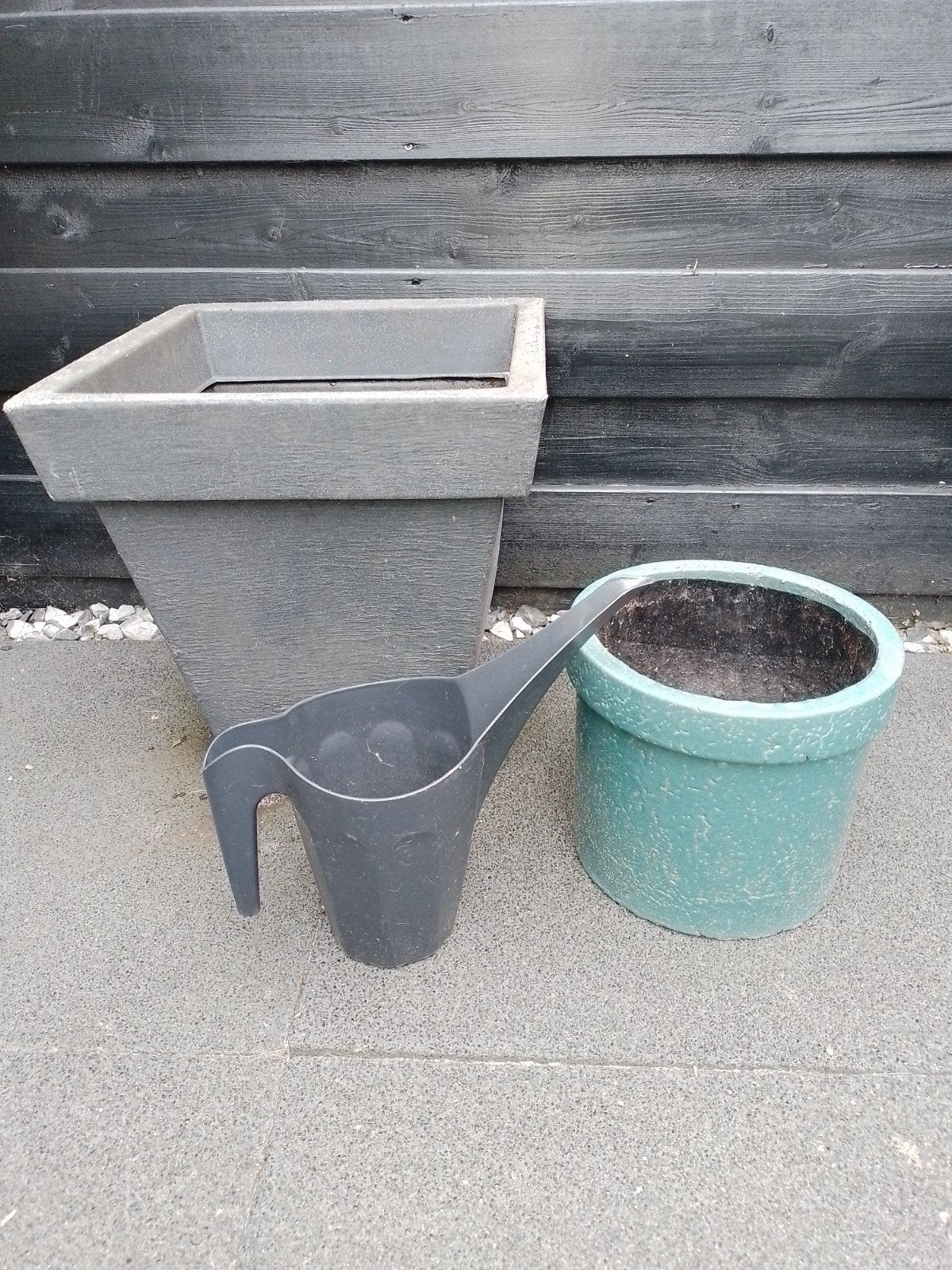 2 grote bloempotten en gieter, Ophalen, Rond, Kunststof, Minder dan 30 cm