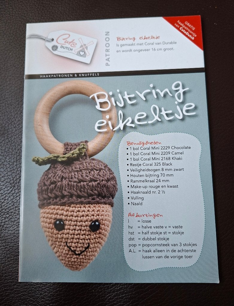Haakpatroon: bijtring eikeltje ( cute dutch), Ophalen of Verzenden, Nieuw, Haken, Patroon of Boek