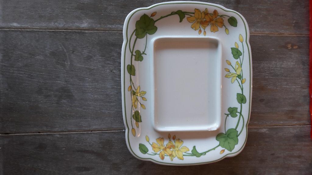 Villeroy en boch geranium schaal botervloot mist chipje, Huis en Inrichting, Keuken | Servies, Ophalen of Verzenden, Overige stijlen