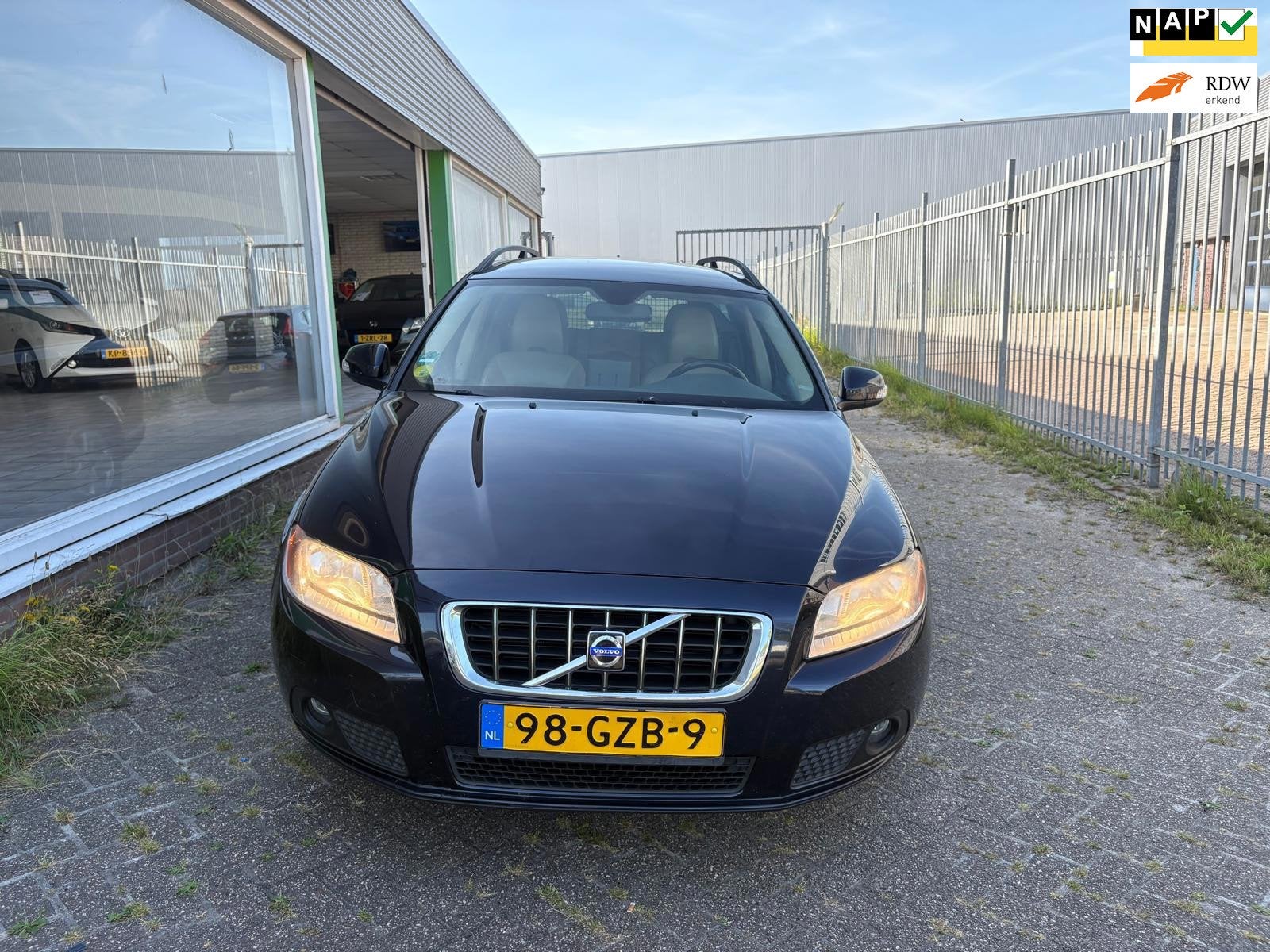 Volvo V70 2.0 Kinetic, Gebruikt, Blauw, Handgeschakeld, 84 €/maand