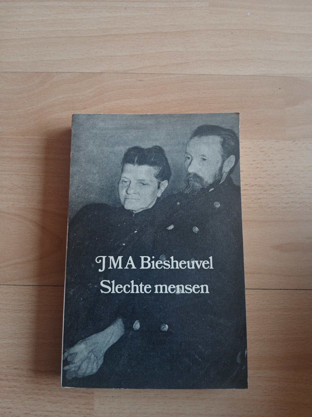 J.M.A. Biesheuvel - Slechte mensen (Boek), Ophalen of Verzenden, Gelezen, J.M.A. Biesheuvel, Nederland