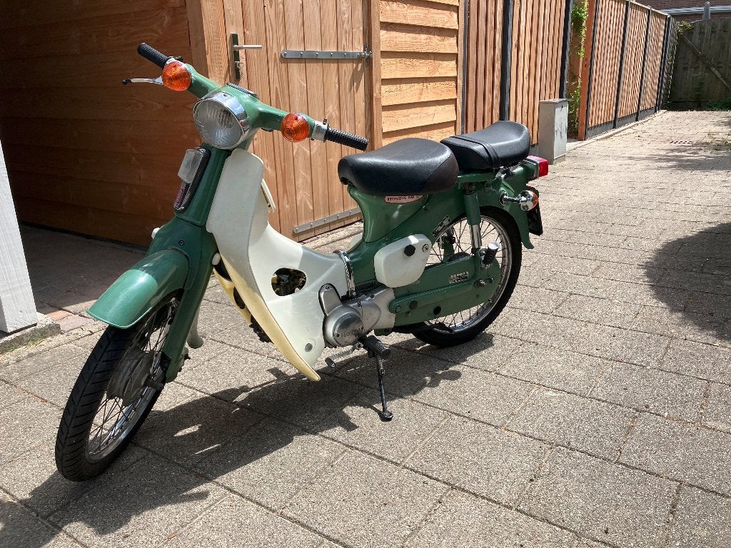 Honda C50 uit 1969, Fietsen en Brommers, Brommers | Oldtimers, Maximaal 45 km/u, 50 cc, 3 versnellingen, Ophalen