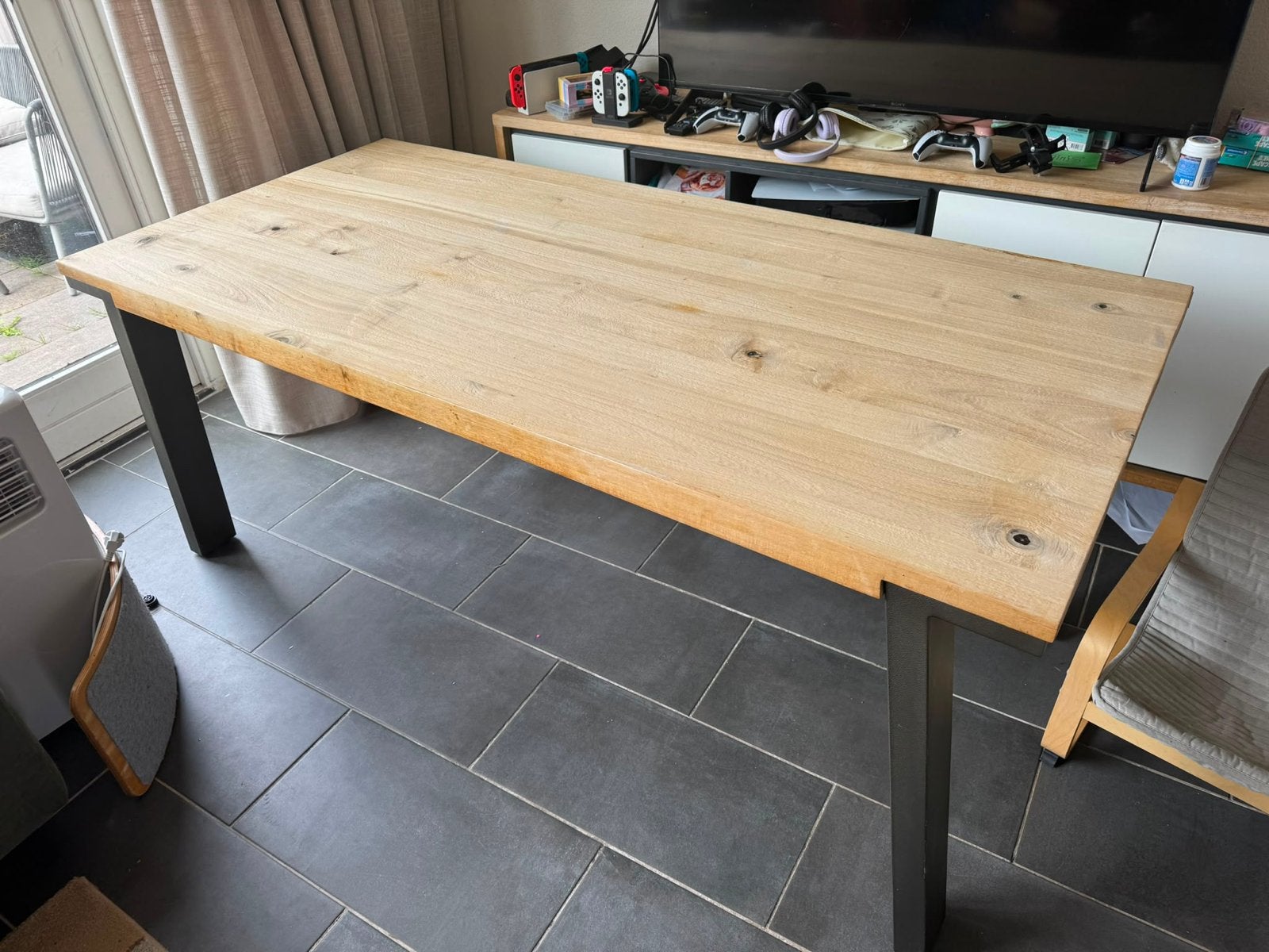 Robuuste eettafel Xooon van hout met metalen poten, Huis en Inrichting, Tafels | Eettafels, Ophalen, Gebruikt, Eikenhout, 50 tot 100 cm