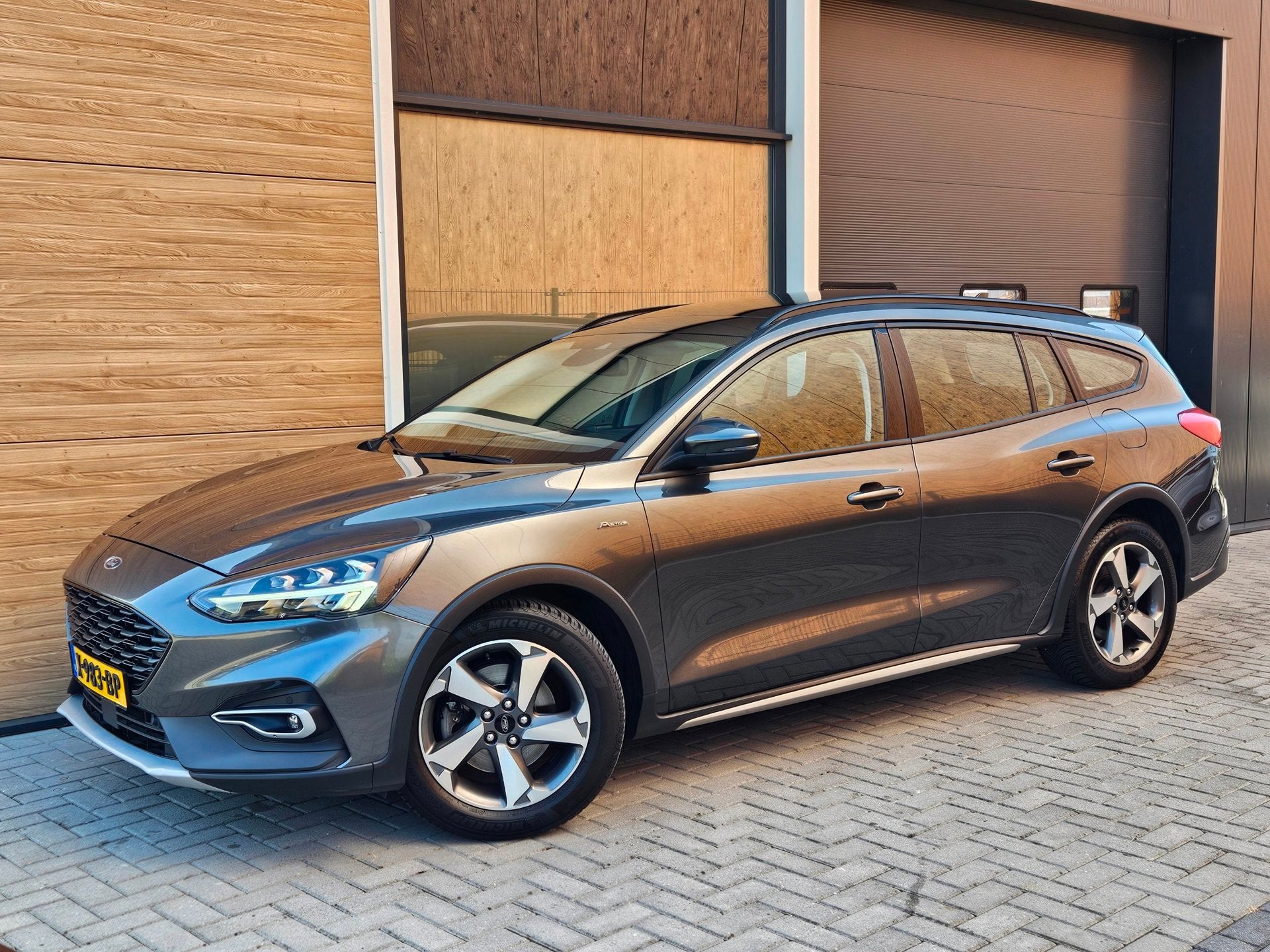 Ford Focus Wagon 1.0 EcoBoost Active Business Pano Trekhaak, Auto's, Gebruikt, Automatische klimaatregeling, 3 cilinders, 1300 kg
