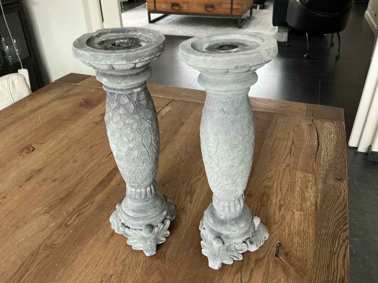 Betonnen Kaarsenstandaard - 34 cm hoog, Huis en Inrichting, Gebruikt, Ophalen of Verzenden, Grijs, Steen/keramiek