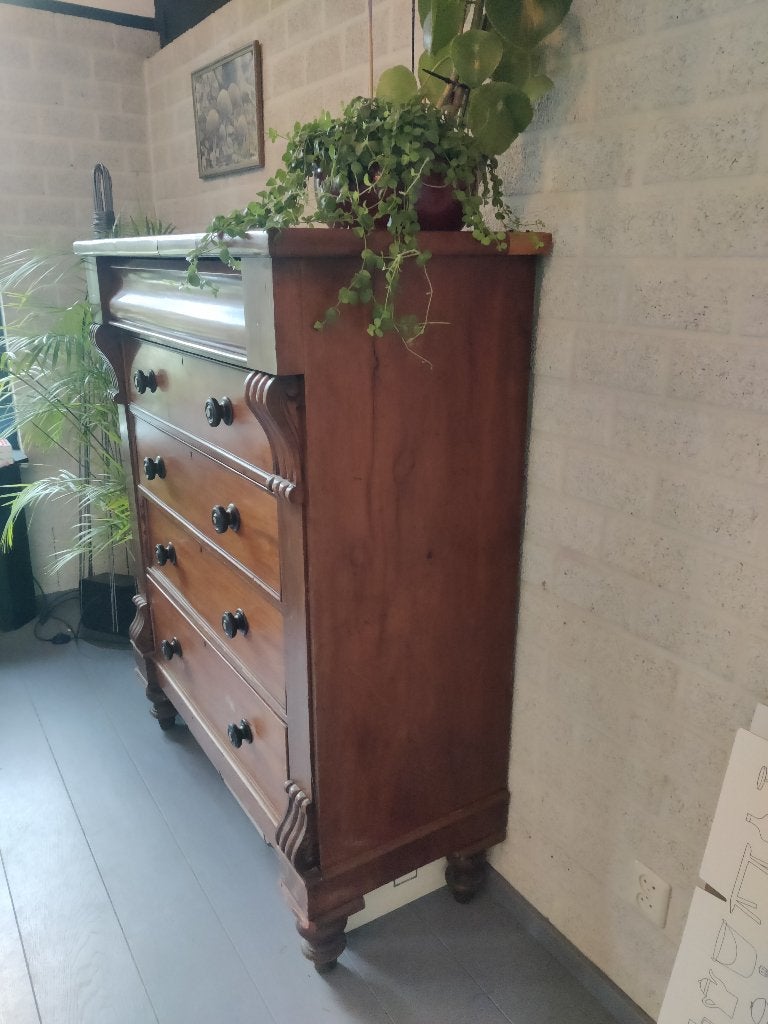 Antieke Biedermeier ladekast, Ophalen