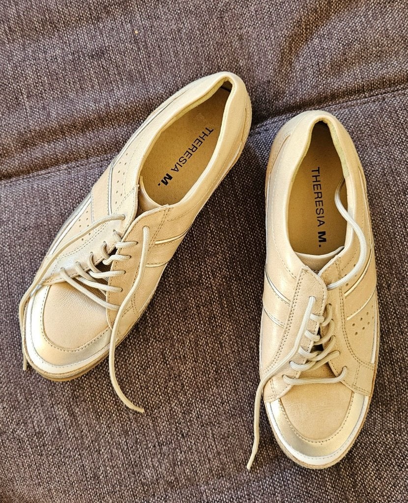 leren sneakers van Theresia M. maat 37, Theresia M, Beige, Ophalen of Verzenden, Sneakers of Gympen