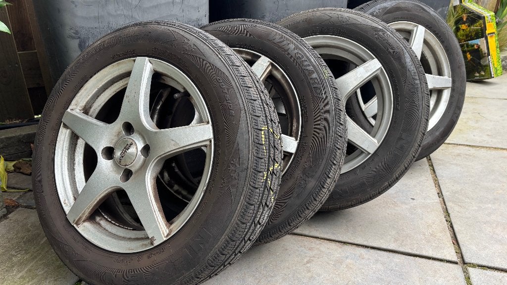 Winterset banden op velgen 185/65R15, Ophalen, Gebruikt, 15 inch, Banden en Velgen