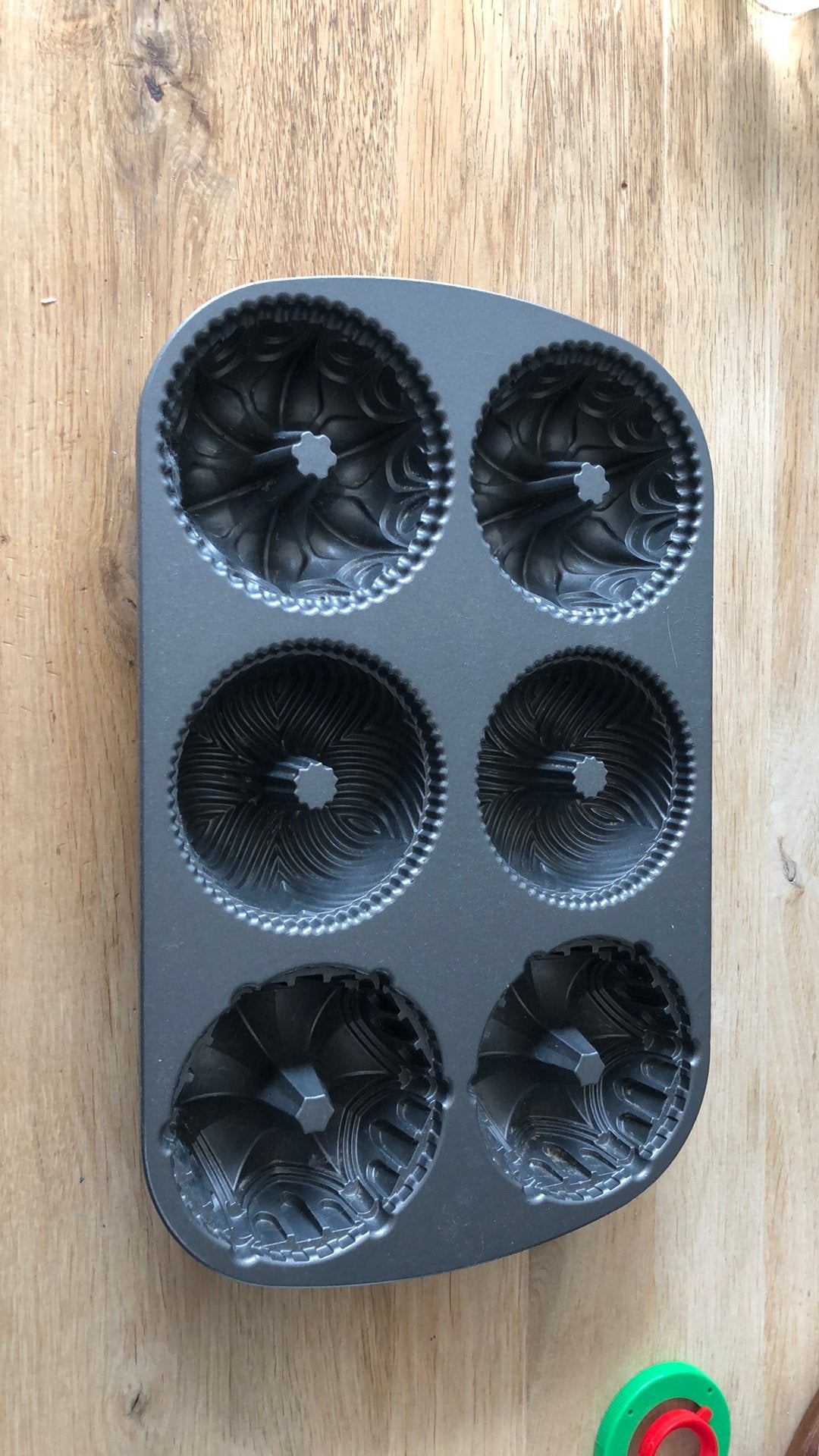 Nordic Ware Garland Bundtlette bakvorm - 6 mini tulbandjes, Ophalen of Verzenden, Metaal, Grijs, Overige merken