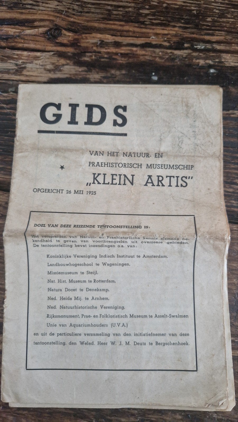 Unieke antieke gids museumschip "Klein Artis" - Zeldz, W.J.M Deutz, Ophalen of Verzenden, Reisgids of -boek, Gelezen