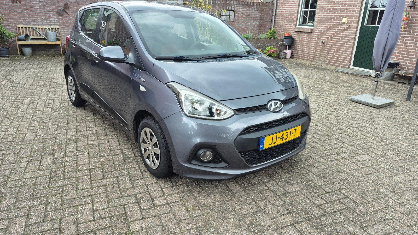 Hyundai i10 1.0i 66pk 2016 Grijs, Auto's, Dealer onderhouden, 4 stoelen, 23 km/l, Origineel Nederlands