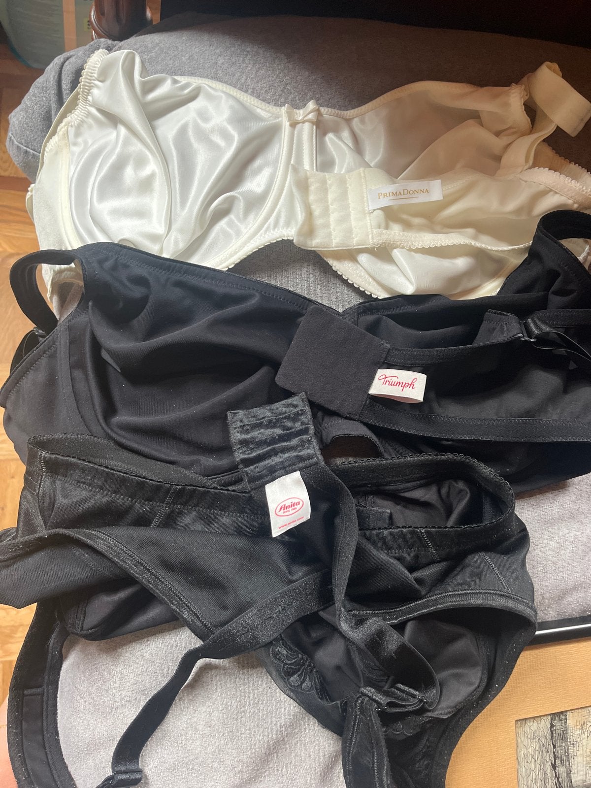 3x BH's: Anita, PrimaDonna, Triumph - Maat 48, Ophalen, Zwart, BH