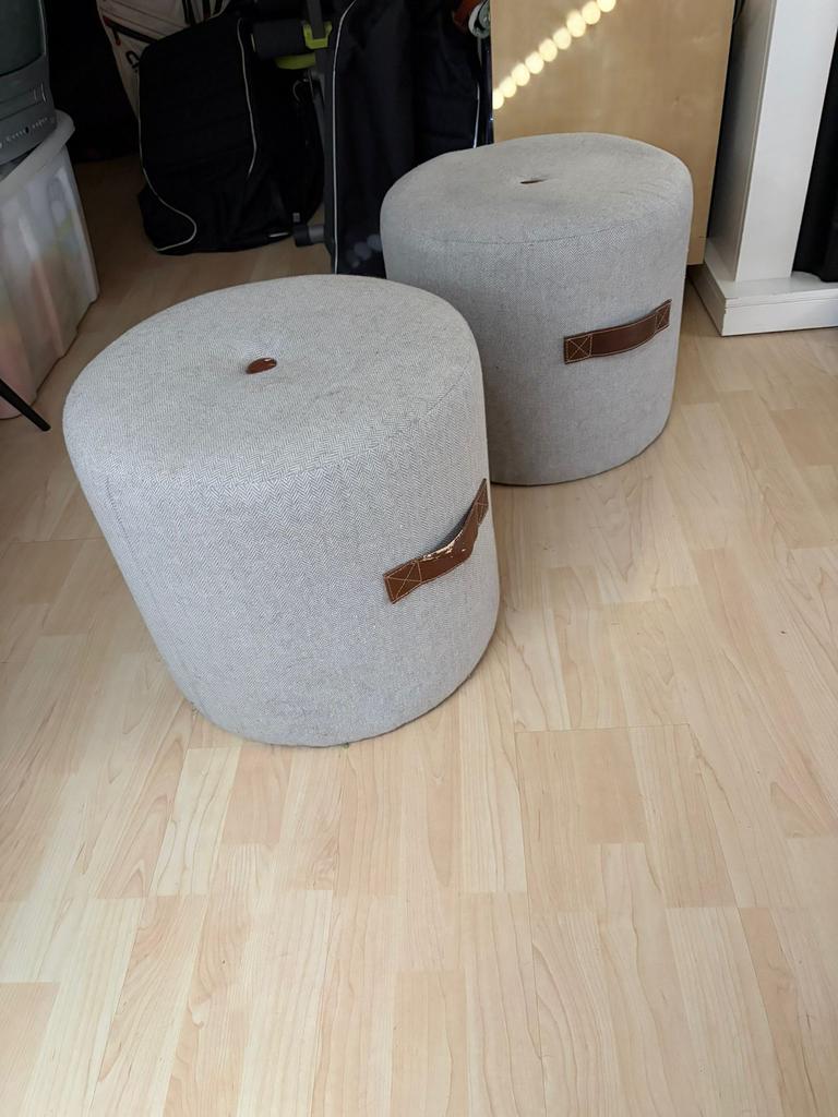 Set van 2 stoffen poefs met leren handvatten, Ophalen, Minder dan 50 cm, Gebruikt, Rond