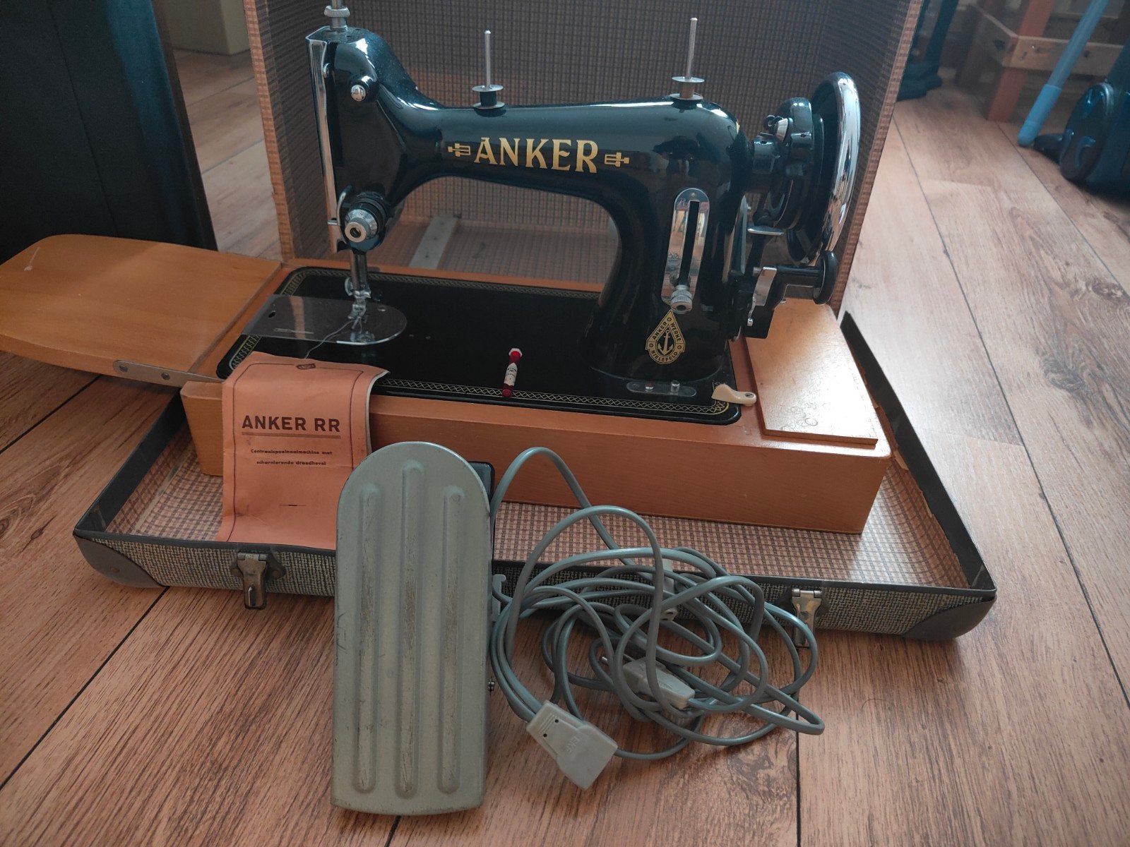 Vintage Anker elektrische naaimachine in pepita koffer, Hobby en Vrije tijd, Ophalen, Gebruikt, Naaimachine, Overige merken