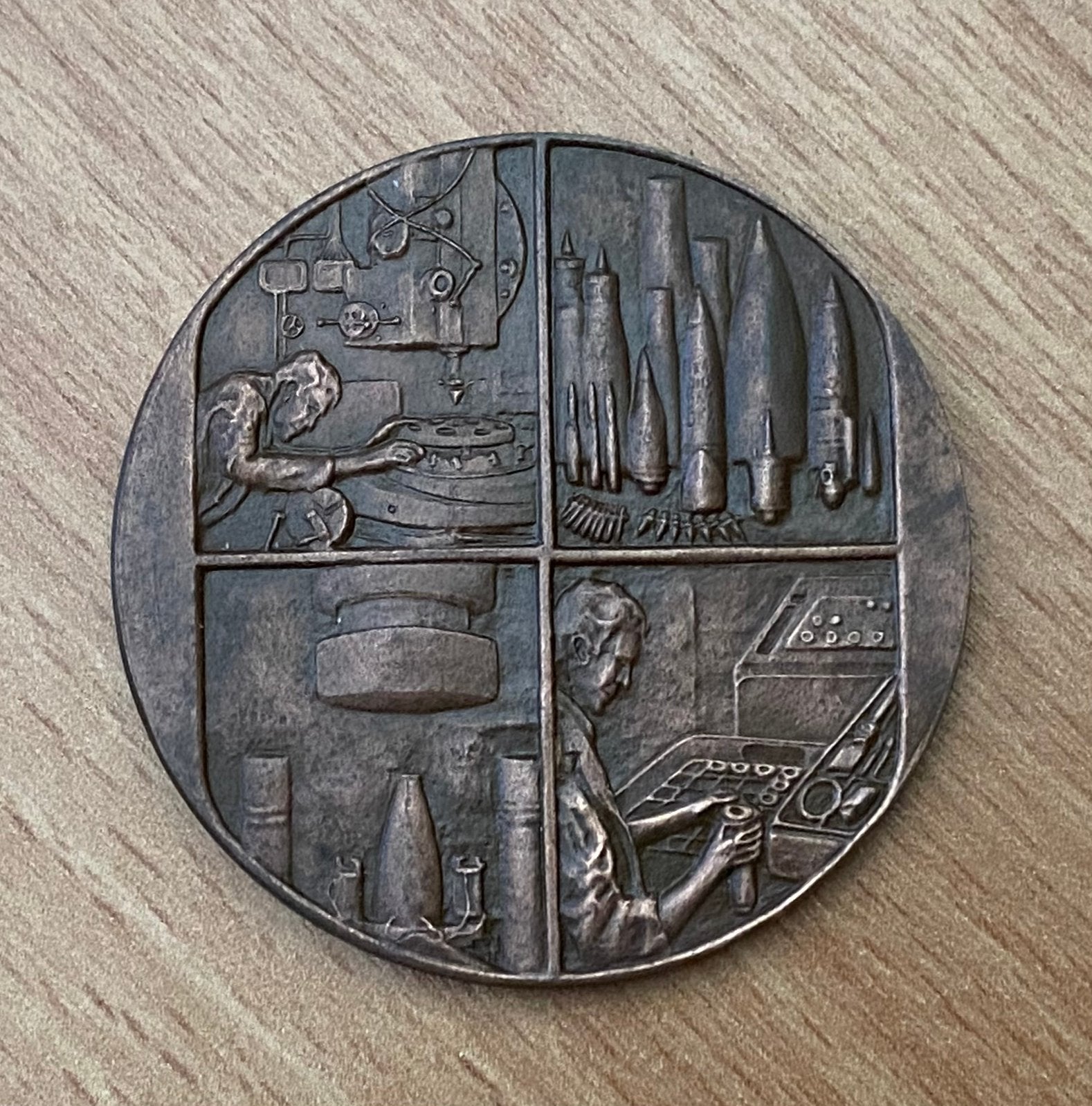 Penning Eurometaal Munitie 1679 - 1979, Ophalen of Verzenden, Nederland, Embleem of Badge