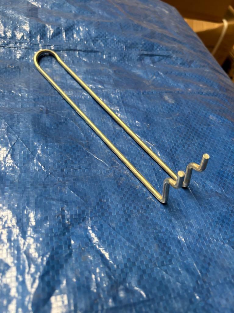Tegometall dubbele wandhaken perfo 20 cm., Ophalen, Zo goed als nieuw