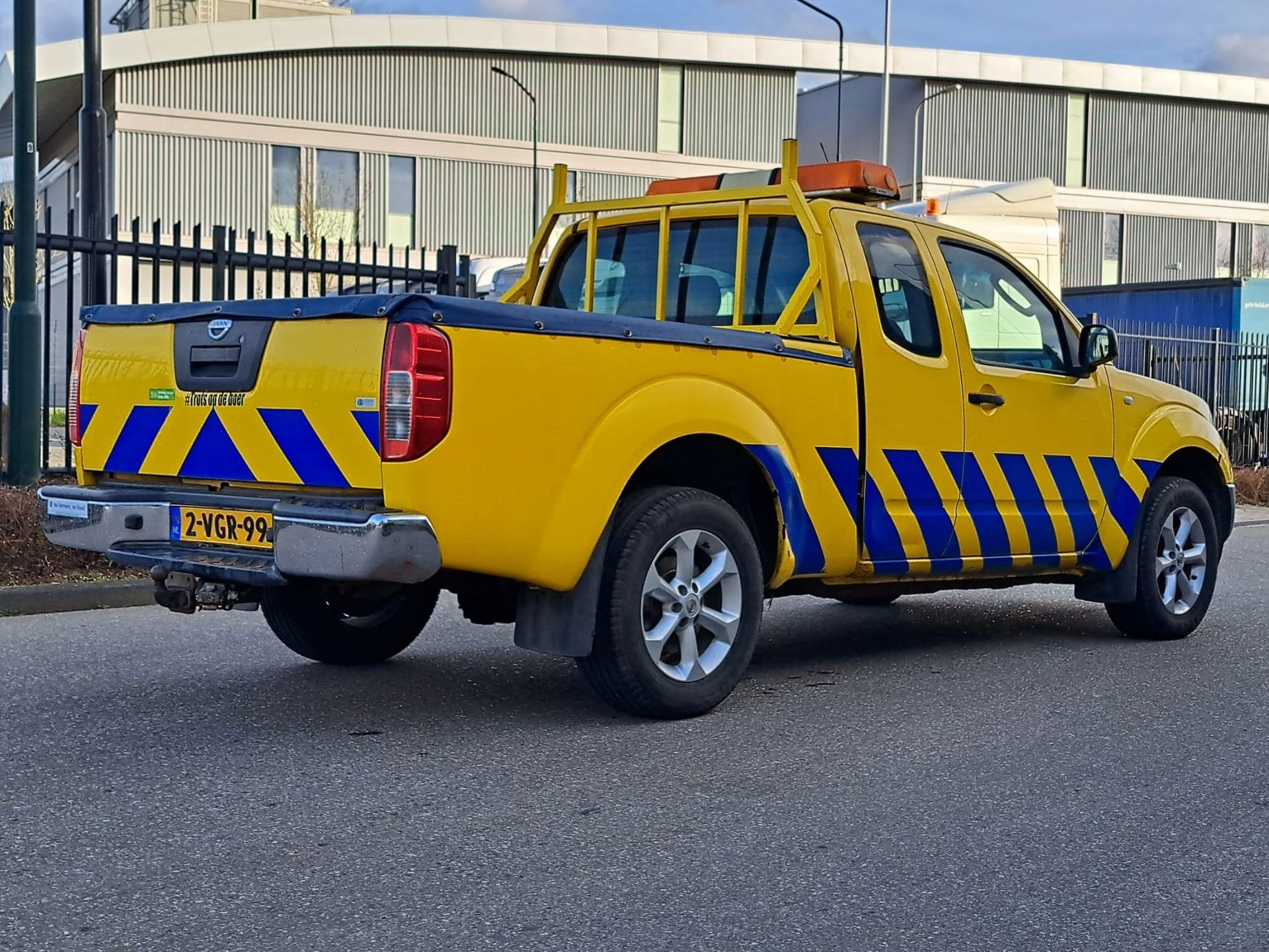 Nissan Navara 2.5 dCi XE King Cab Export, Auto's, Stof, Gebruikt, Overige modellen, 4 cilinders