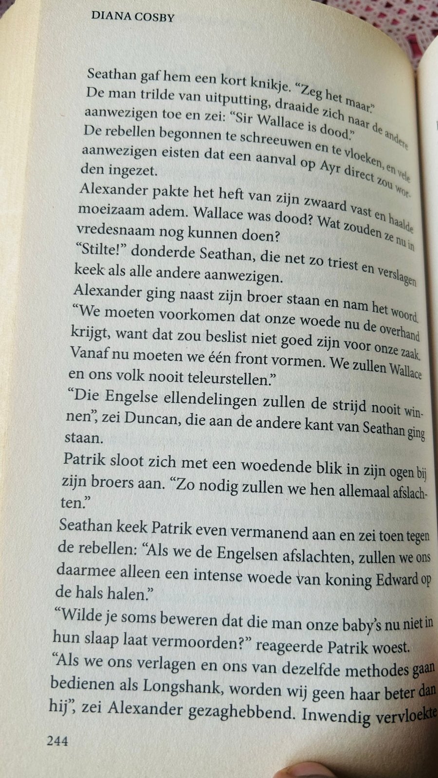 Gevangen in jouw armen - Diana Cosby (Historische roman), Ophalen of Verzenden, Gelezen