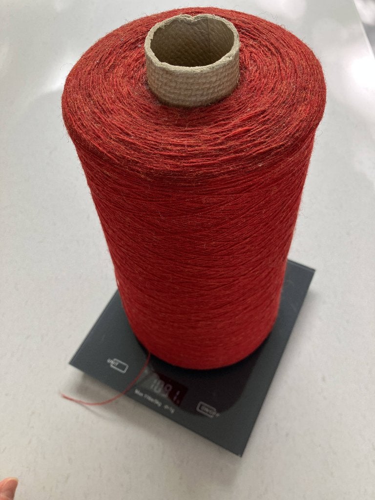 rood/oranje garen, wol, ruim 1 kilo op cone, Hobby en Vrije tijd, Ophalen of Verzenden, Nieuw, Breien of Haken, Wol of Garen