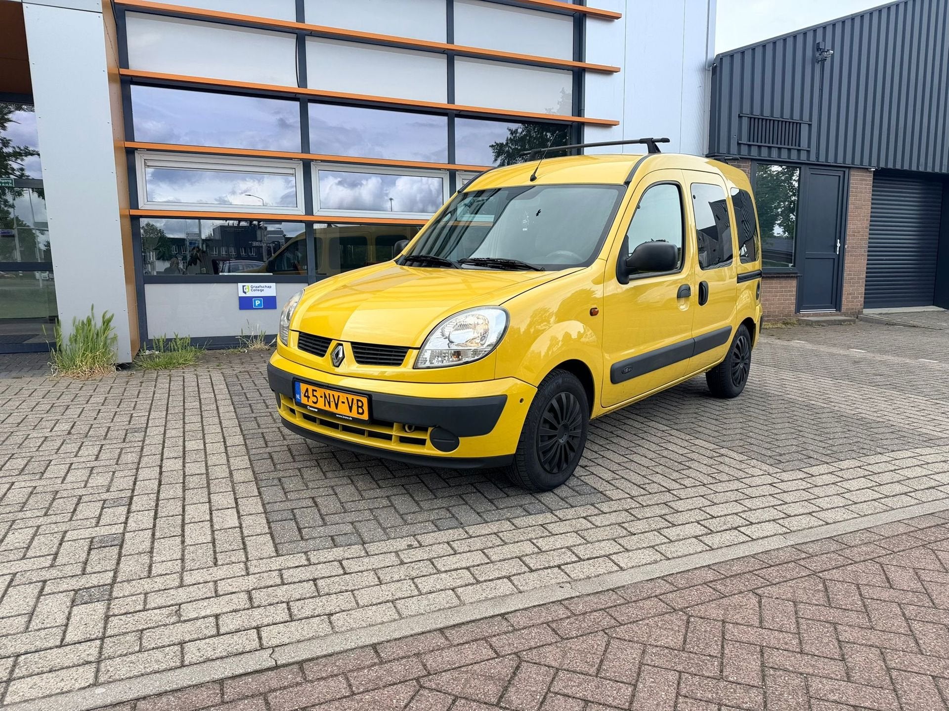 Renault Kangoo 1.6 Benzine - 5 per - Airco - Rijdt goed, Gebruikt, Elektrische ramen, 49 €/maand, Bedrijf