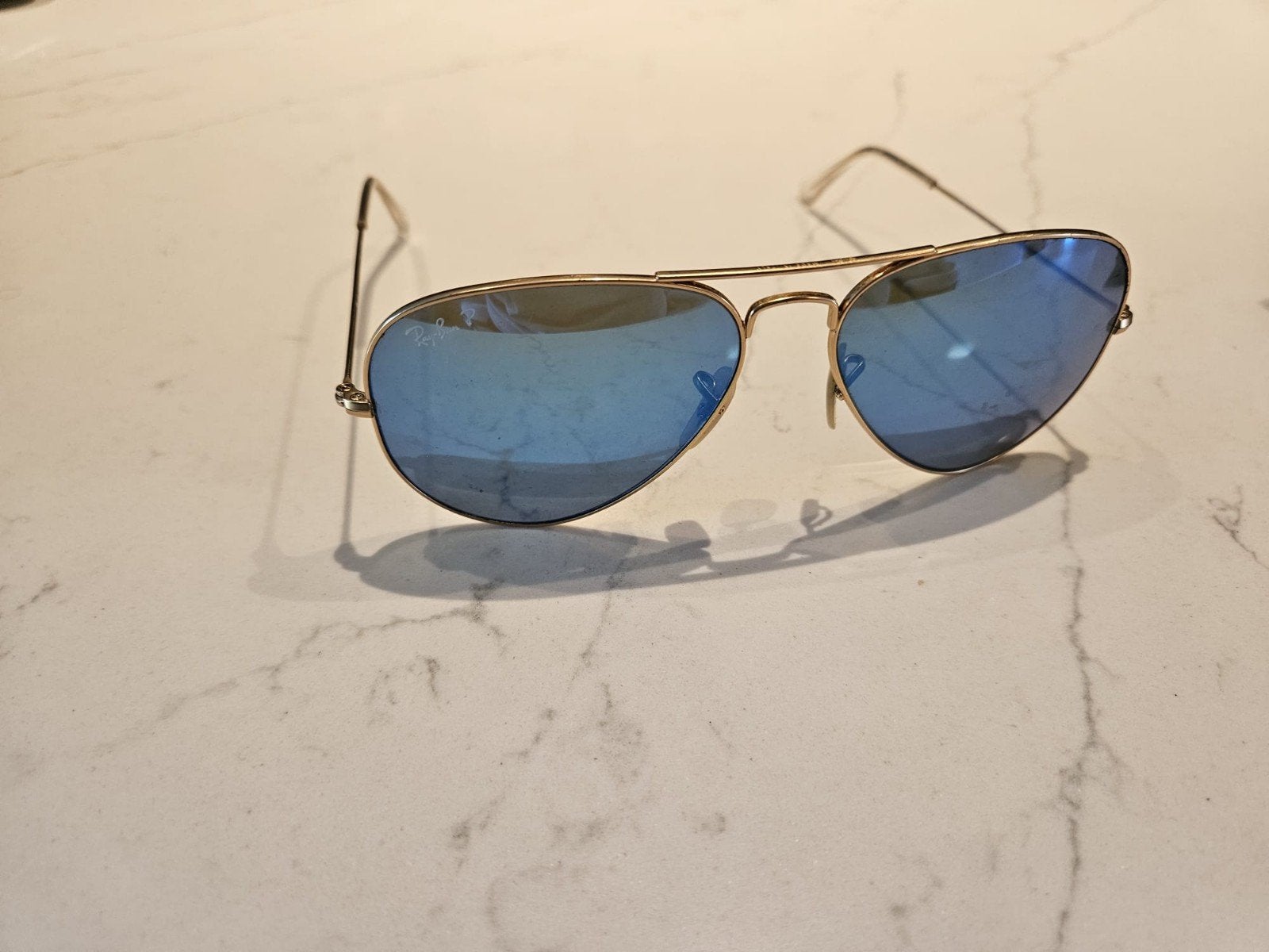 Ray-Ban Aviator Zonnebril met Blauwe Spiegelglazen, Ophalen, Zonnebril, Blauw, Zo goed als nieuw