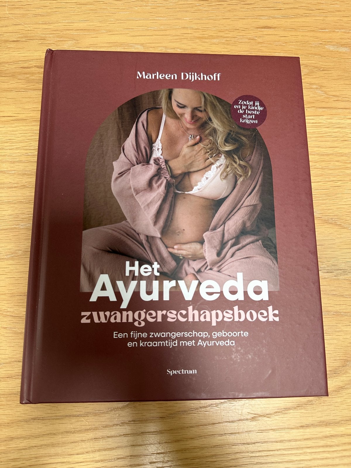 Het Ayurveda zwangerschapsboek - Marleen Dijkhoff, Ophalen of Verzenden, Zo goed als nieuw, Zwangerschap en Bevalling