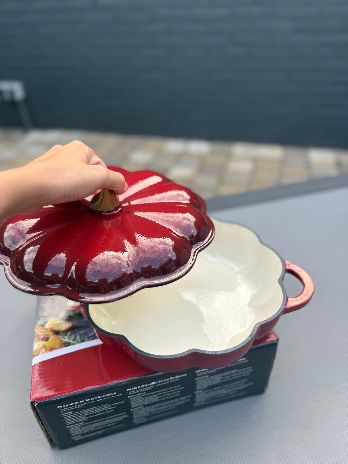 Nieuwe Buckley's Cooking Pompoen Pan Bordeaux 26 cm, Huis en Inrichting, Keuken | Potten en Pannen, Ophalen, Met deksel, Nieuw