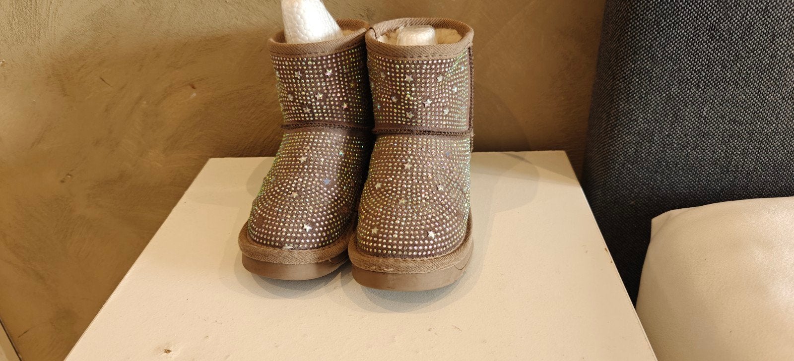 Imitatie Uggs met Swarovski stenen - Maat 28, Kinderen en Baby's, Ophalen of Verzenden, Gebruikt, Meisje, Laarzen