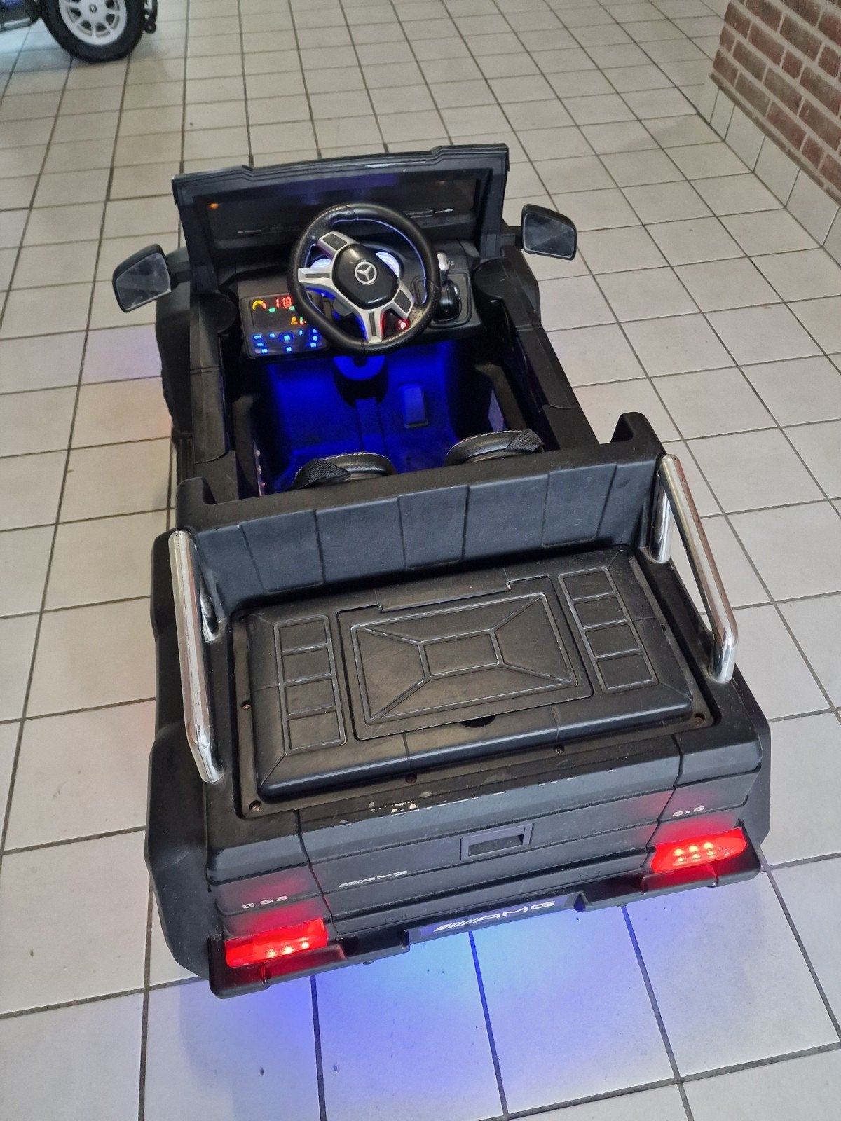 Kinderauto Mercedes G63 AMG 4x4 6 wheels 2 persoons mat zwa, Kinderen en Baby's, Speelgoed | Speelgoedvoertuigen, Ophalen, Gebruikt