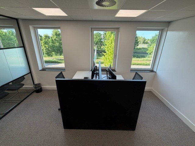SET COMPLETE WERK PLEK, bureau,stoel,monitor,scheidingswand, 160 cm, Spaanplaat of MDF, Ophalen of Verzenden, Zo goed als nieuw