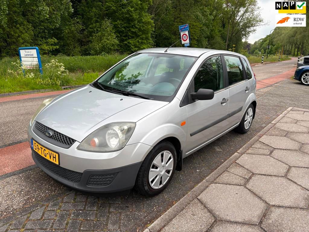 Ford Fiesta 1.3-8V Champion + AIRCO + TREKHAAK!, 1299 cc, Stof, 4 cilinders, Metallic lak