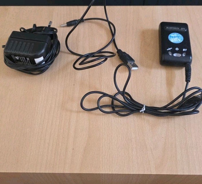 Bluetooth GPS ontvanger met adapter, en USB kabel, Ophalen of Verzenden, Zo goed als nieuw
