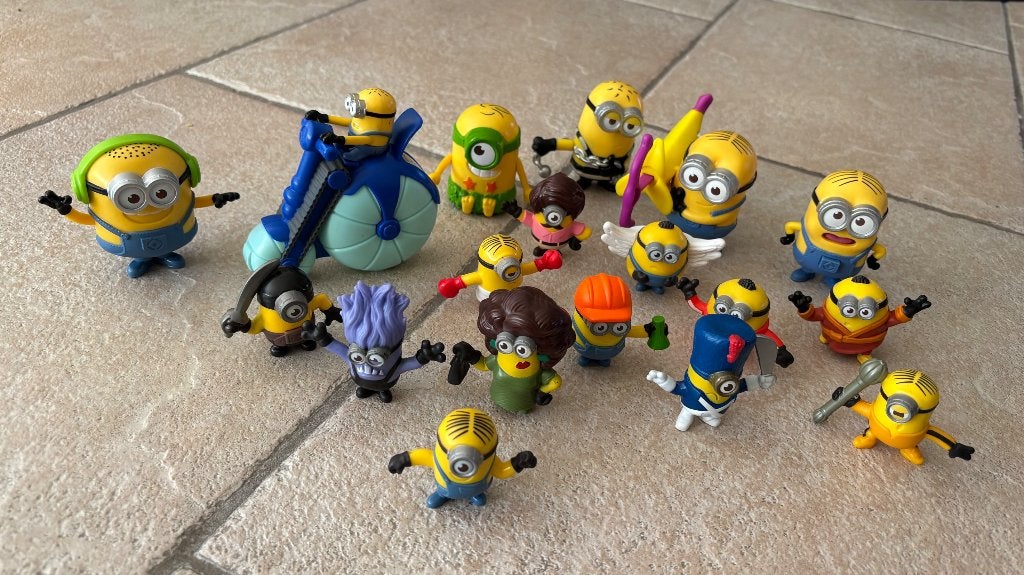 Minions poppetjes , figuurtjes 18 stuks, Ophalen of Verzenden, Gebruikt
