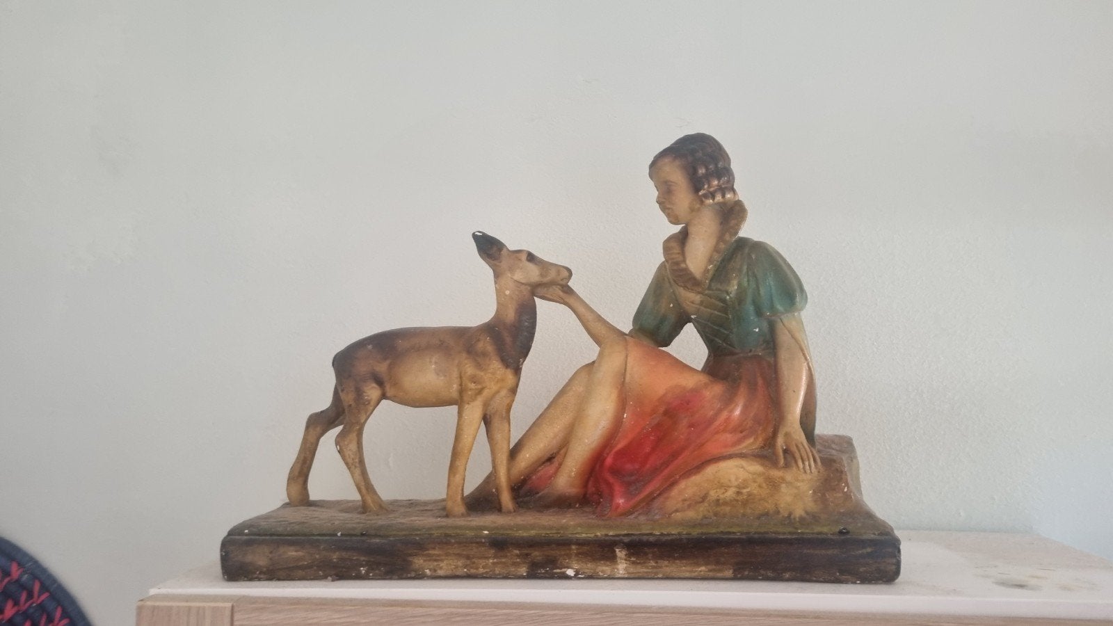Vintage Beeld Vrouw met Hert - 40x30 cm, Antiek en Kunst, Ophalen of Verzenden, 20 - 50 cm, Beeld, Beschilderd