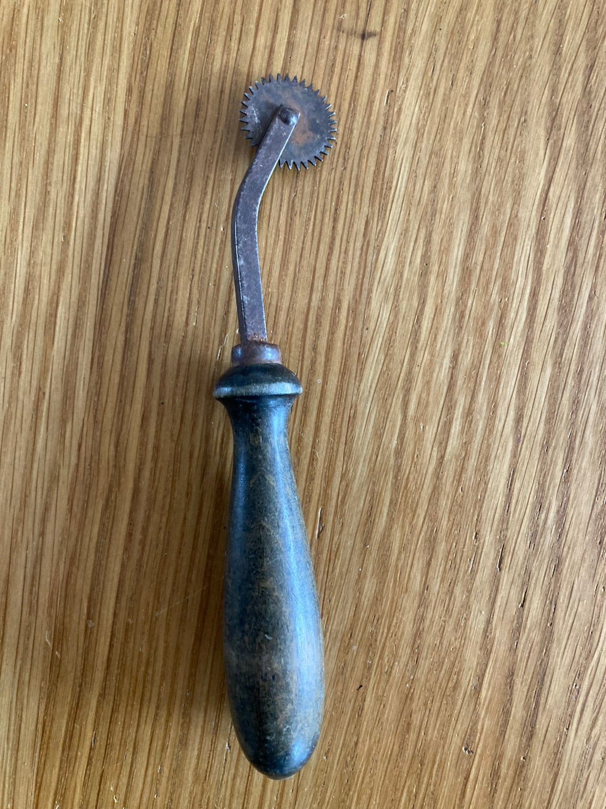 Antiek radeerwieltje met houten handvat., Ophalen of Verzenden